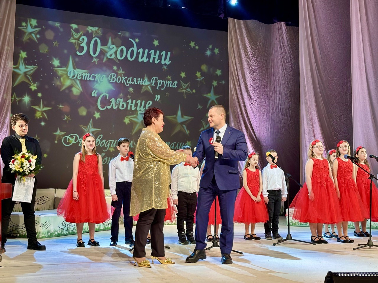 Детска вокална група „Слънце“ отбеляза 30-годишнина с впечатляващ концерт